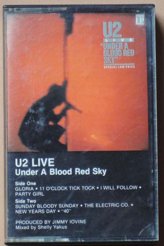 U2 - LIVE Under A Blood Red Sky [カセット]