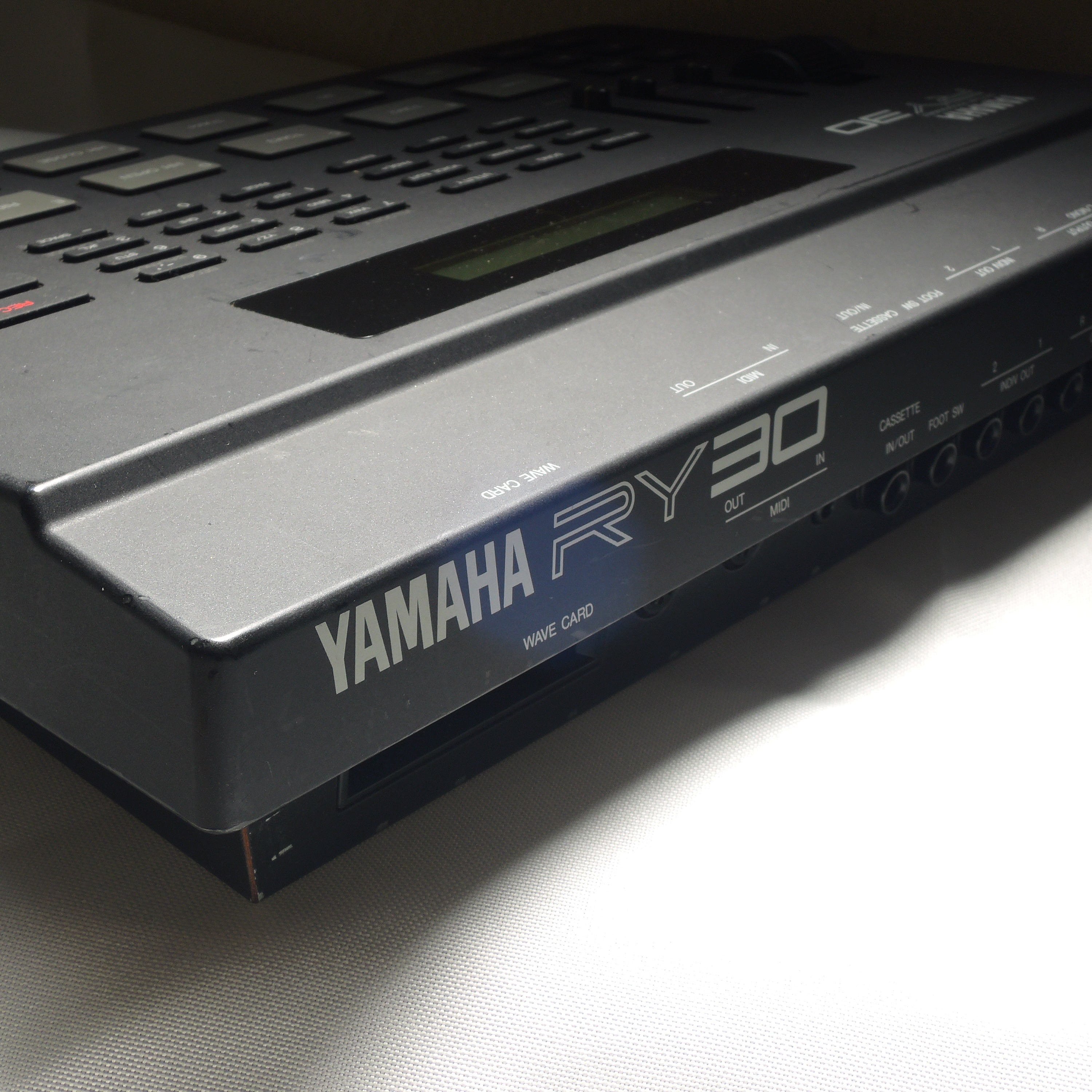 Yamaha RY30 ドラムマシン YAMAHA - RY-30 [DTM・音楽制作機材] 90年代ビンテージドラムマシン